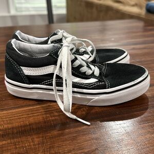 Kids Vans Black Suede Skater shoes Big kids shoes size 1.5